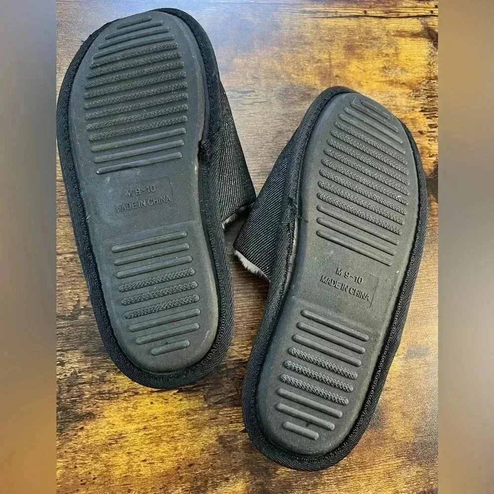 TRUE RELIGION | men’s logo slippers. Size: M 9-10